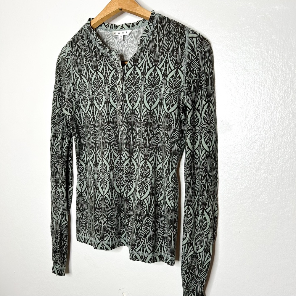 Cabi Lightweight Snap Button Front Long Sleeve Henley Print Shirt‎ Small S - Picture 2 of 6